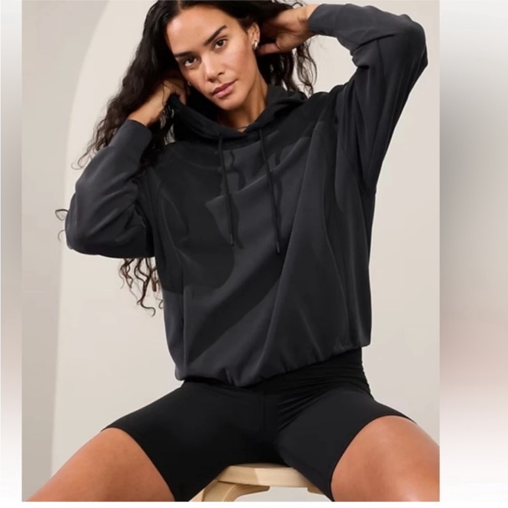 Athleta Seasoft Bubble Hem Pullover Hoodie Soft Black or
Charcoal size Small.